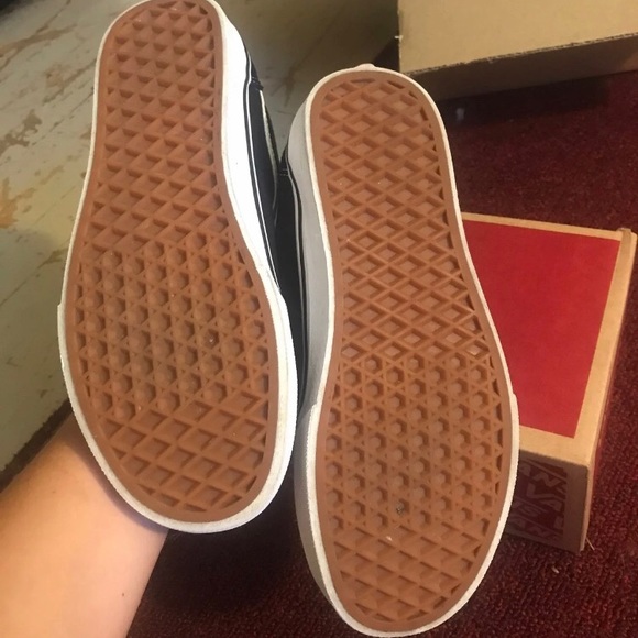 Vans - Picture 6 of 7